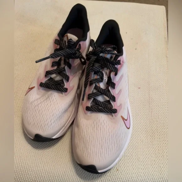 Nike Air Zoom Winflo Womens Size 7 US Light Arctic Pink Running Shoes - Picture 4 of 8